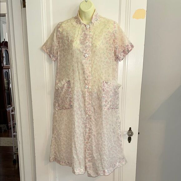 Vintage 50s/60s Thin Nylon Floral Print House Coat or Robe with Large Pockets - Picture 1 of 8
